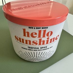 Bath and Body Works Hello Sunshine 3 wick candle (never burned)
